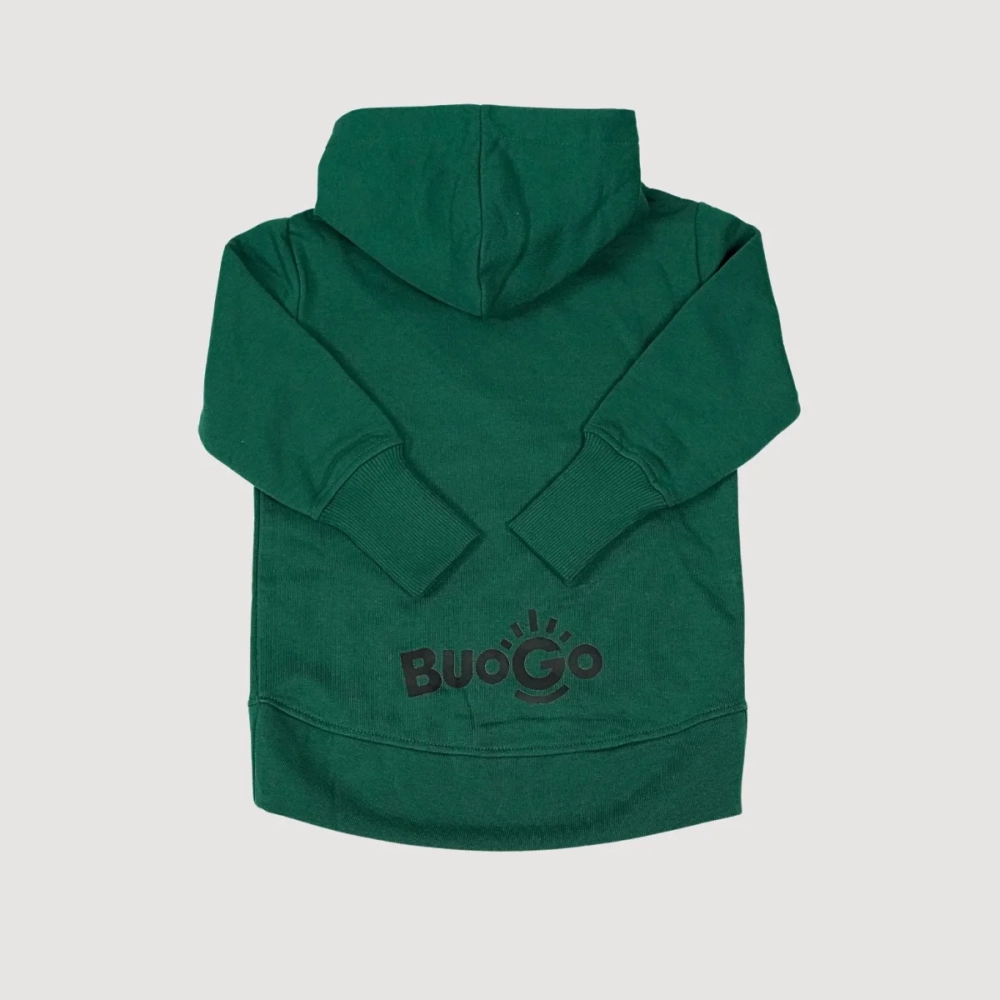 Tył zielonej bluza z kapturem Wolfie marki Buogo dla dzieci na białym tle. Minimalistyczny krój i uniwersalny kolor sprawiają, że to idealna część dziecięcej garderoby – komfortowa, trwała i stylowa, stworzona z myślą o codziennym użytkowaniu.